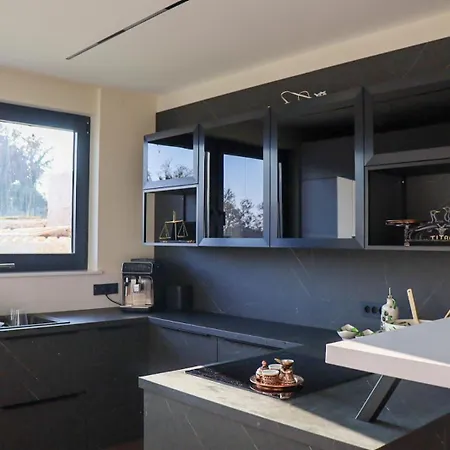 Monte Vinea-luxury With Amazing Heated Pool Kringa