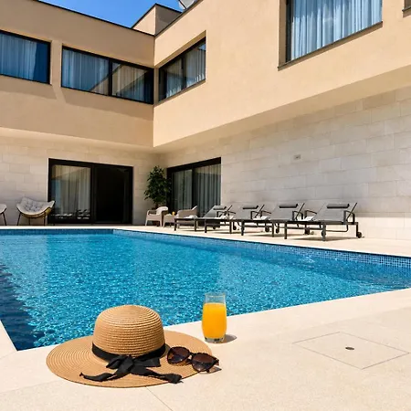 Monte Vinea-luxury With Amazing Heated Pool Villa